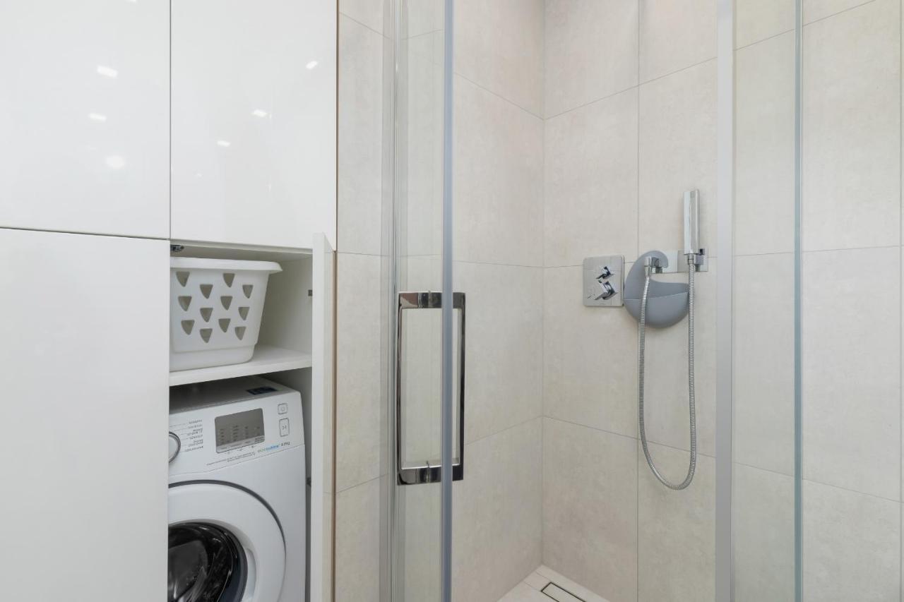 City Centre & Modern Quiet Apartment With Parking By Renters Prestige Krakow Bagian luar foto